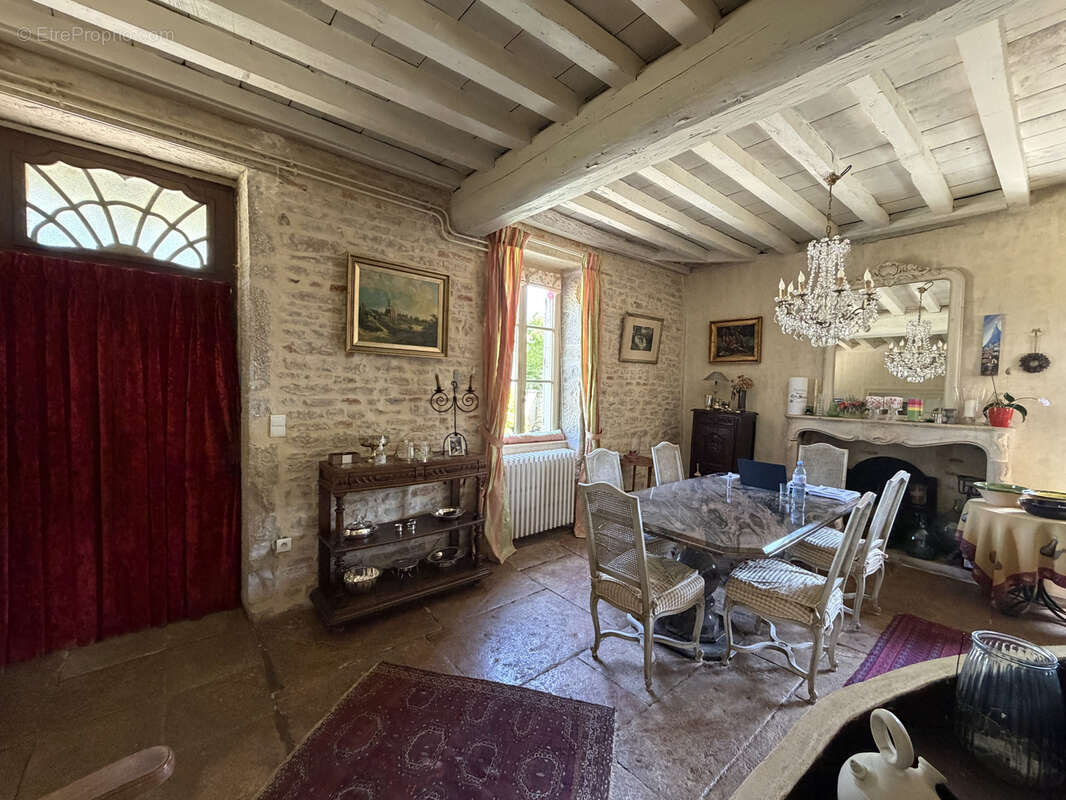 Maison à VILLY-LE-MOUTIER