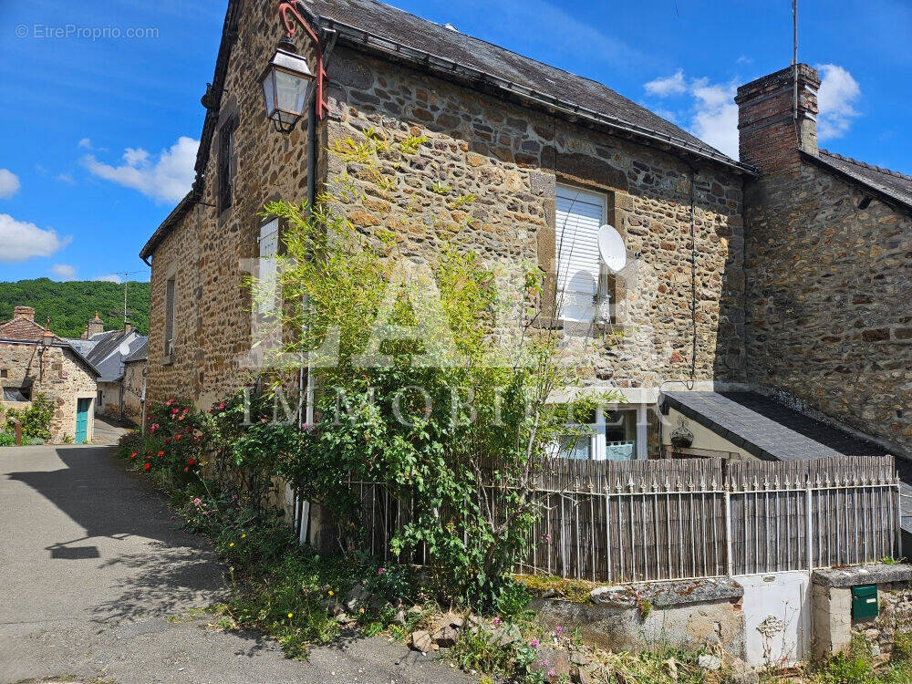Maison à SAINT-LEONARD-DES-BOIS