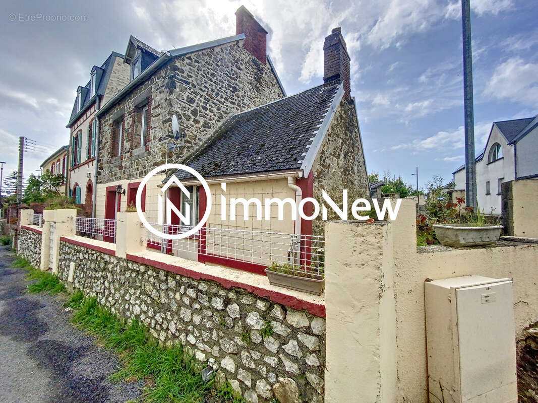 Maison à DONVILLE-LES-BAINS