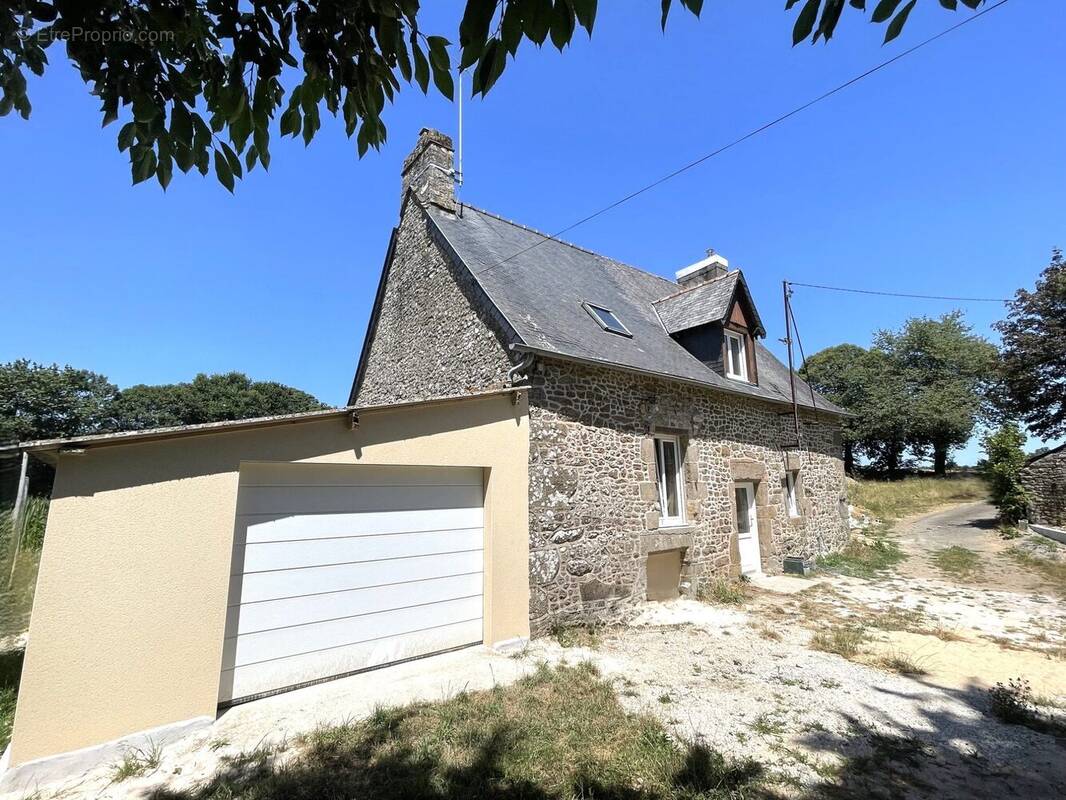 Maison à AMBRIERES-LES-VALLEES