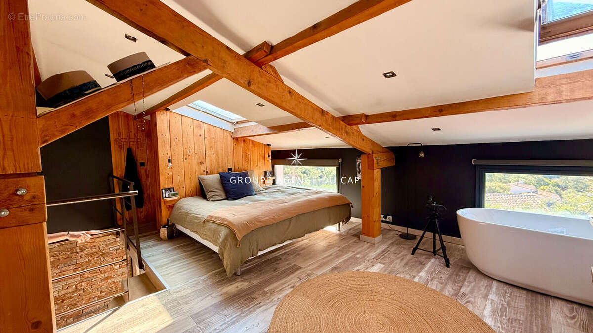 Maison à LES ISSAMBRES