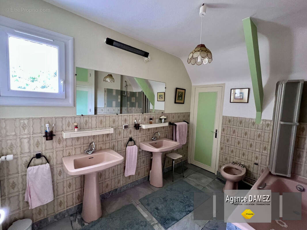 DOURDAN 3 km - SAINTE-MESME - Maison traditionnelle 8 pièces - 161 m² habitables - Terrain clos de 872 m² - photo 13