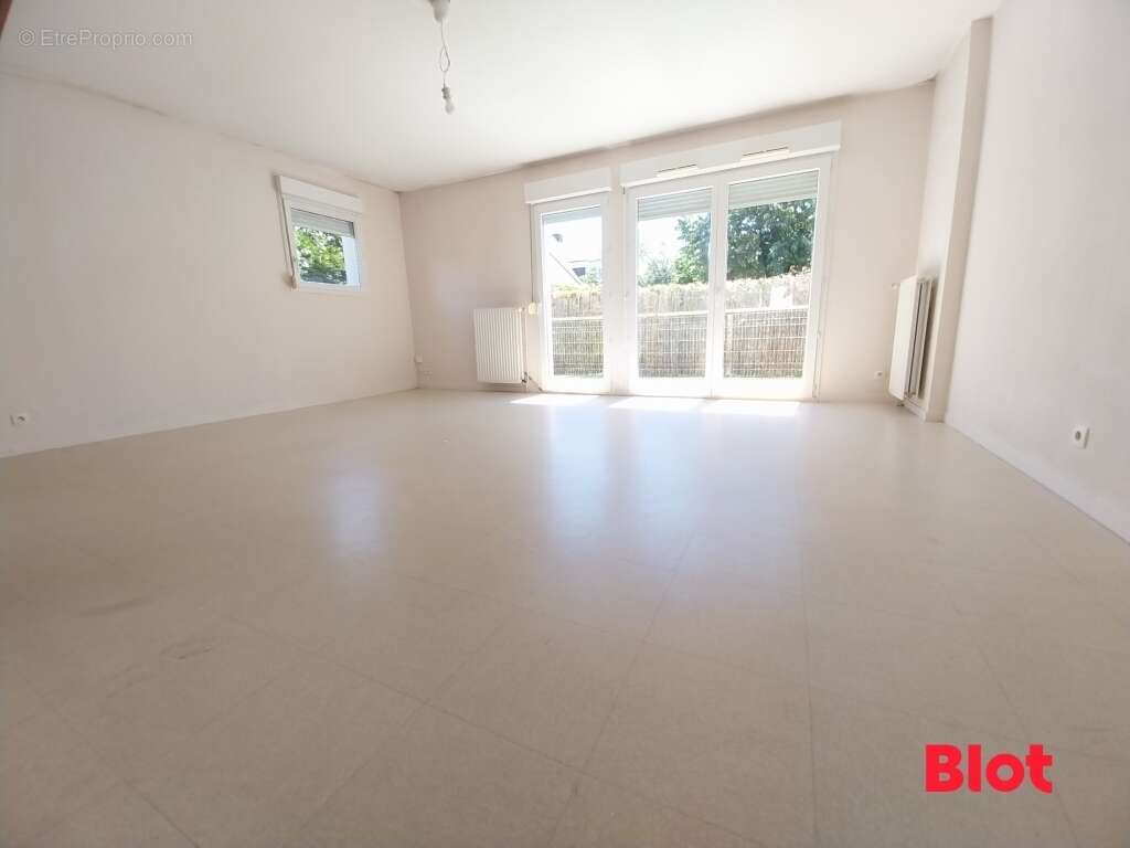 Maison 78 m² à La Chapelle-Des-Fougeretz  - photo 2