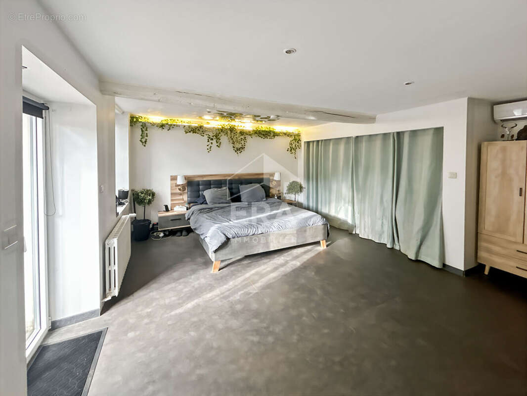 Maison à SAINT-ESCOBILLE