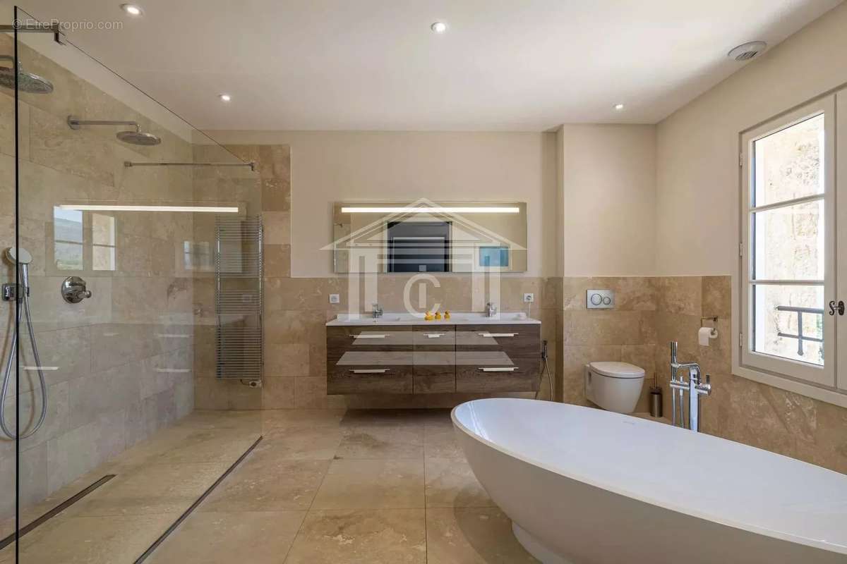 Maison à TOURRETTES