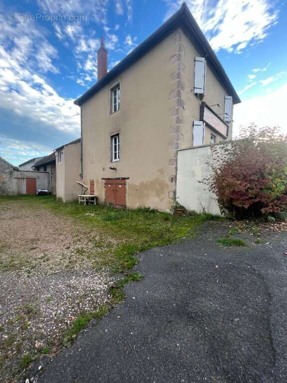 Appartement à SAINT-SYMPHORIEN-DE-MARMAGNE