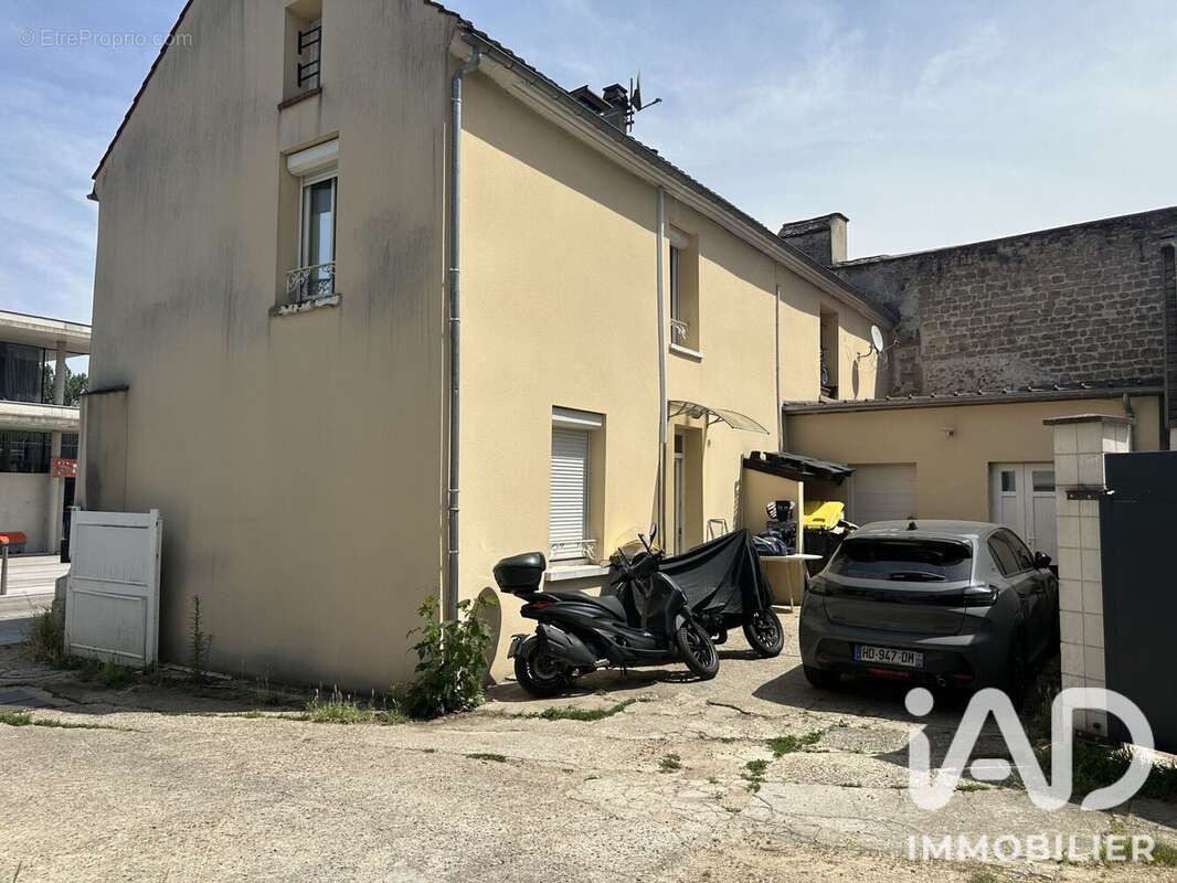 Appartement 175 m² à Osny  - photo 3