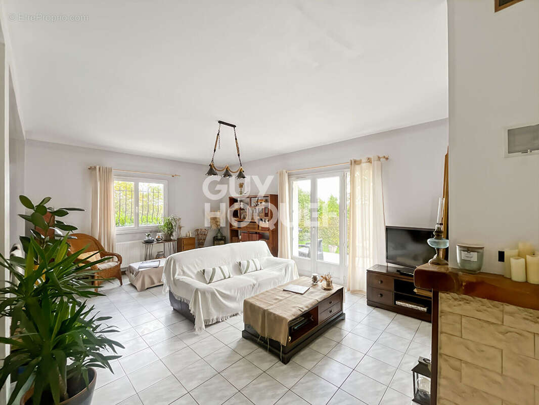 Maison à FONTENAY-TRESIGNY