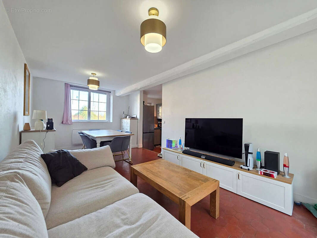 Maison à SAINT-JEAN-LES-DEUX-JUMEAUX