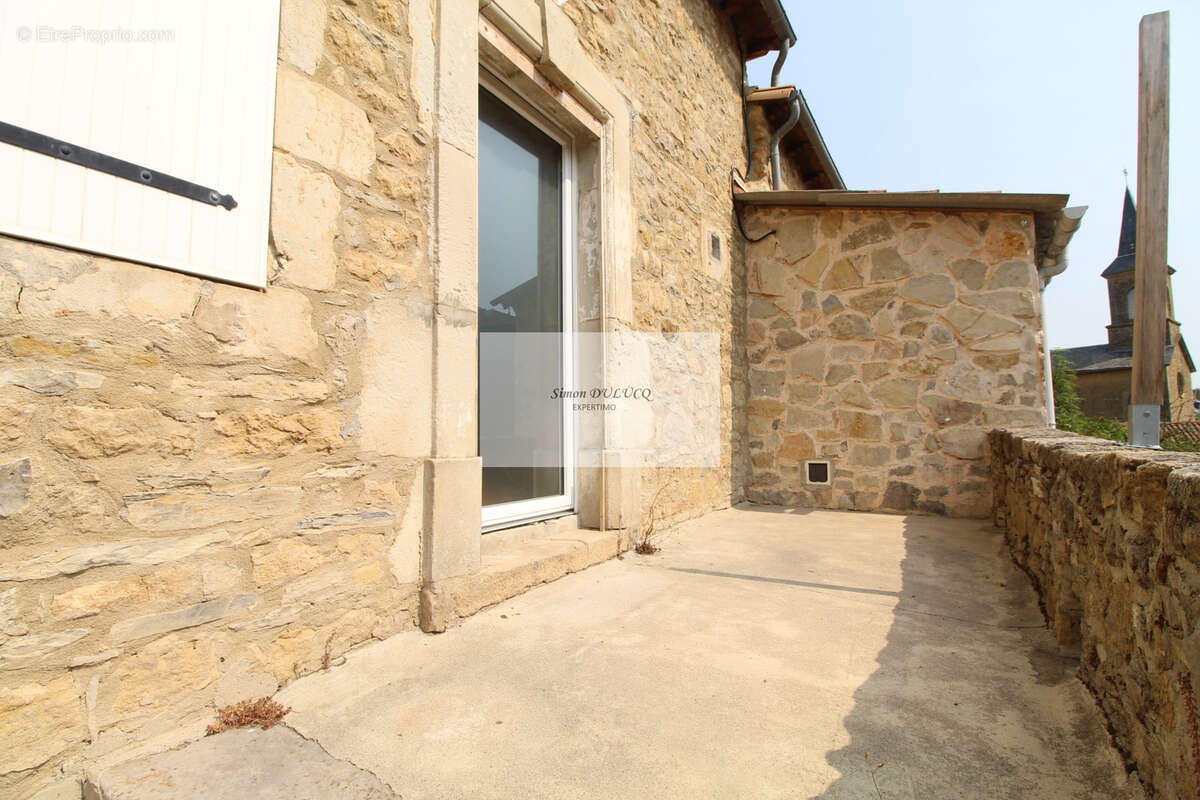 Maison 170 m2 scindee en 2 logements avec cour et cave - photo 3