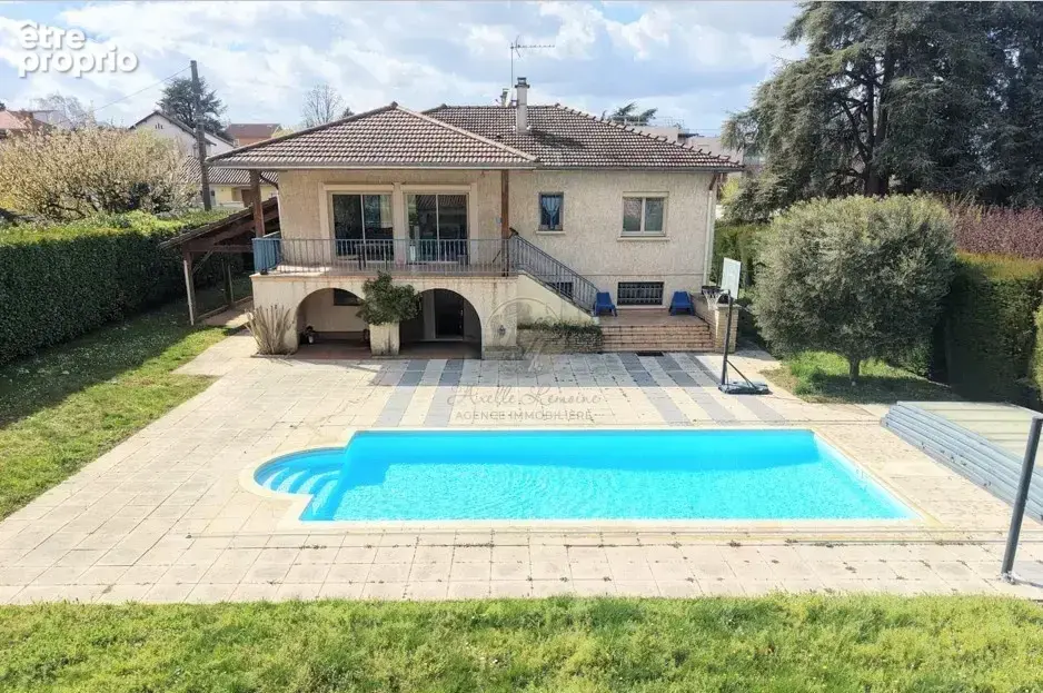 Maison avec piscine, vaste terrasse et fort potentiel d’évolution - photo 2