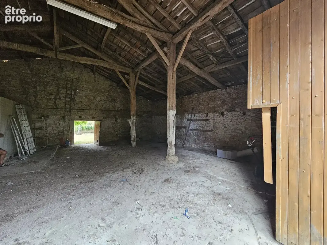 Maison individuelle de hameau avec grange attenante et excellent potentiel - photo 15