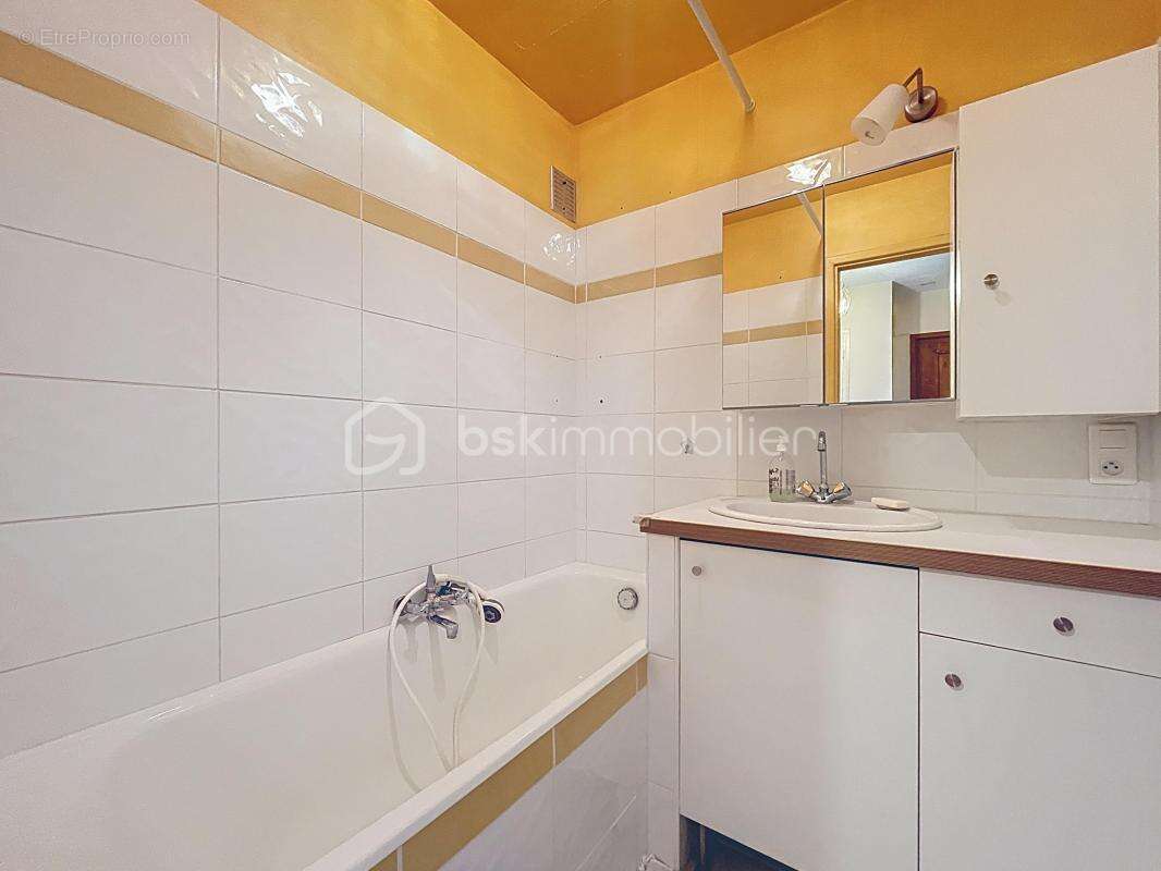 Appartement à SERANON