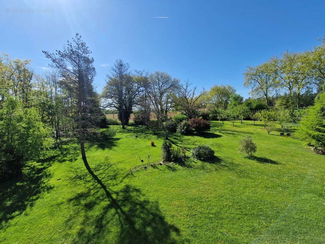 Maison à VIC-FEZENSAC