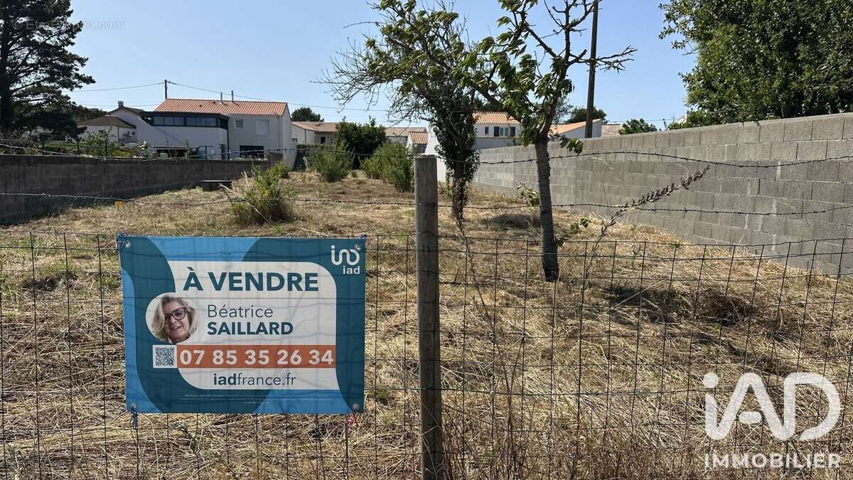 Terrain 1011 m² à La Tranche-Sur-Mer  - photo 2