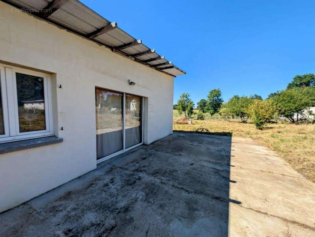 Maison à CHAMPAGNAC