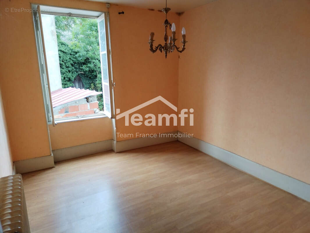 Maison à AIGUEPERSE