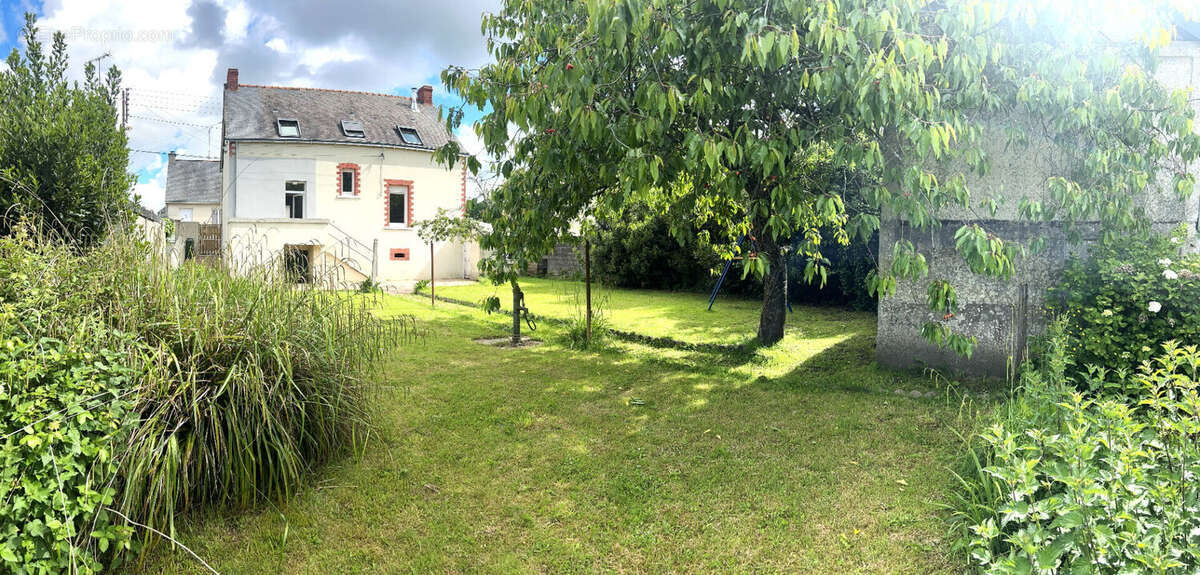 Maison Chateaubriant 5 pièces 98 m2 Terrain d'environ 460m2 clos. - photo 10