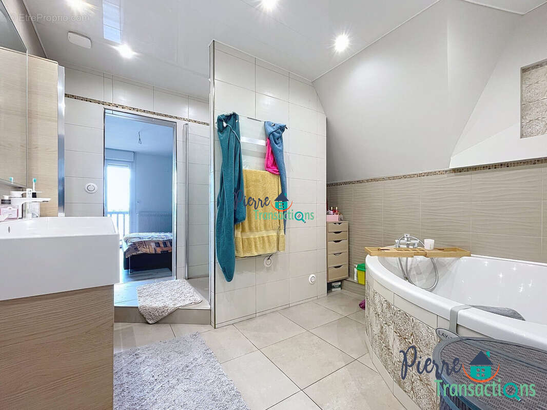 Maison 200 m² à Lillebonne  - photo 7