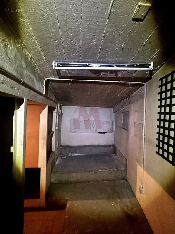 Commerce à PARIS-9E