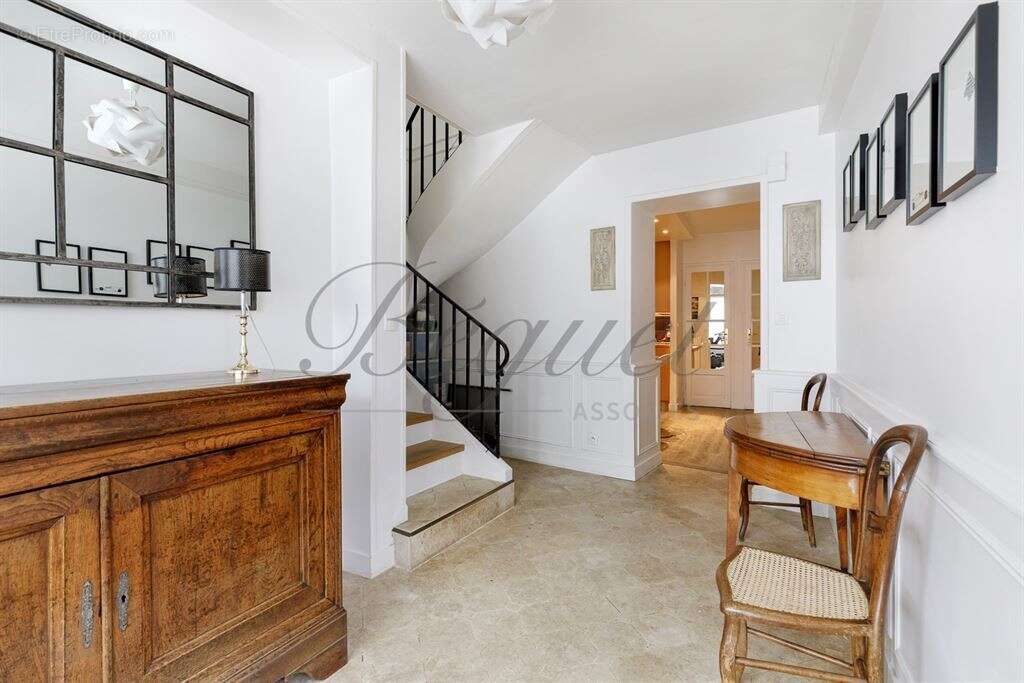 Maison à MARNES-LA-COQUETTE