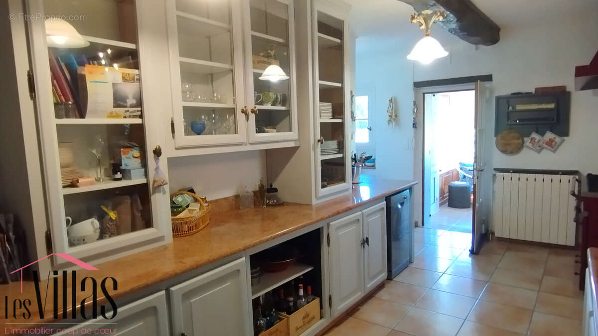 Mas de caractère rénové   195 m2 habitables sur plus de 550 m2 de terrain - photo 7