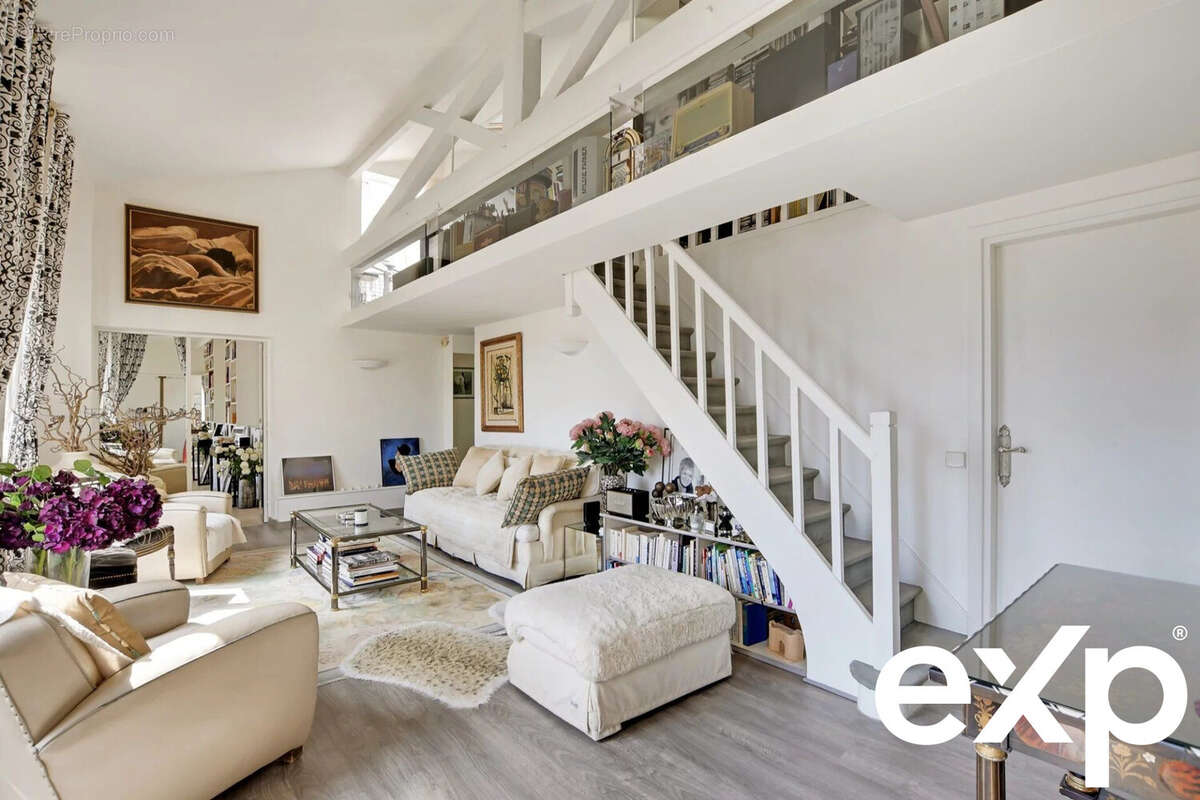 Appartement à PARIS-1E