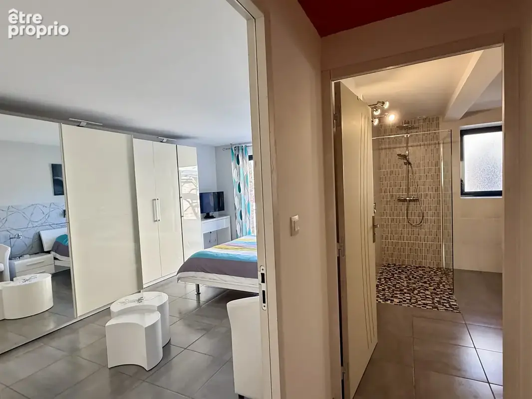 Magnifique maison en pierre entièrement rénovée, avec piscine et jardin arboré. - photo 25