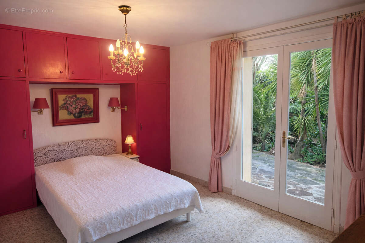 Maison à ROQUEBRUNE-SUR-ARGENS