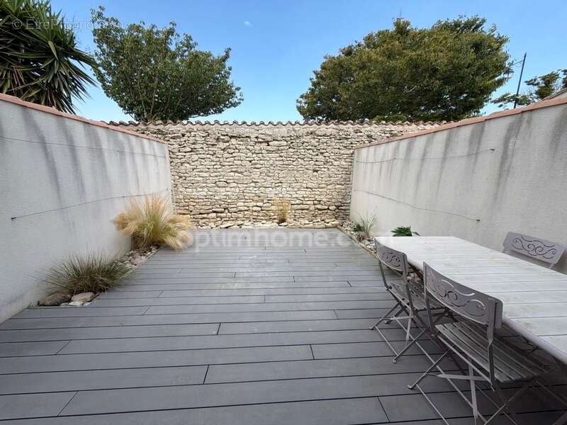 Appartement  avec extérieur clos de murs  au port de st martin de ré - photo 4