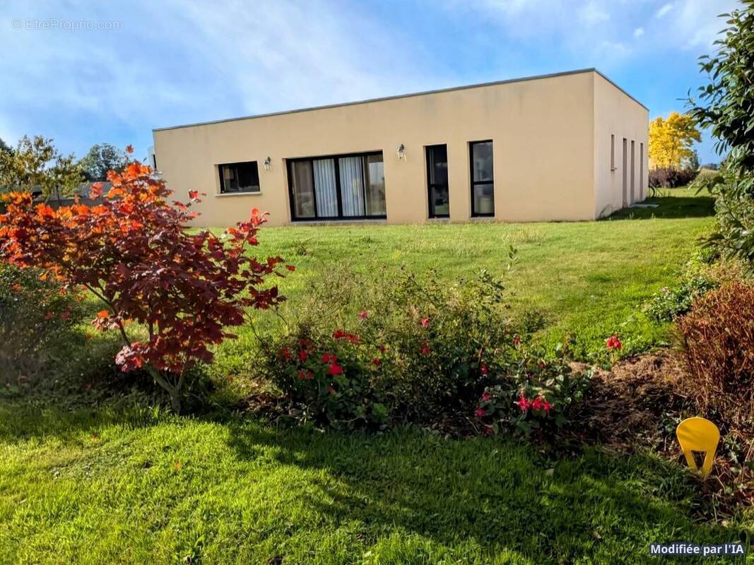 Maison à CLEDEN-POHER