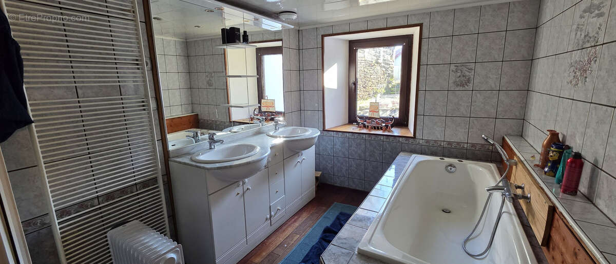 Champenay, commune de Plaine, spacieuse maison de caractère, rénovée, 192 m2, 4 chambres. - photo 35