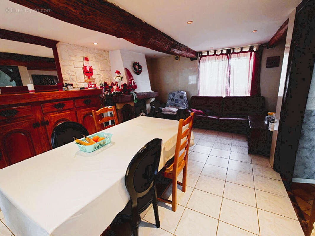 Maison à CHAUCONIN-NEUFMONTIERS