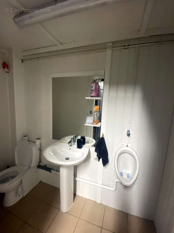 Commerce à CRAPONNE-SUR-ARZON