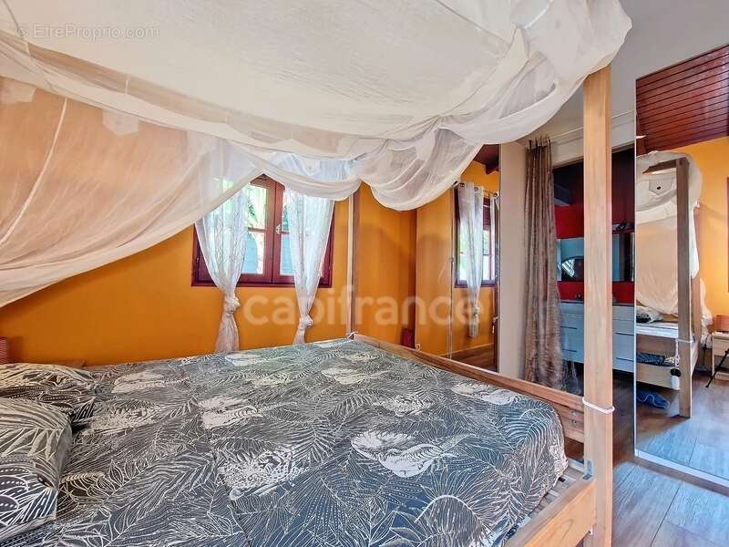Dpt Guadeloupe (971), à vendre SAINT-FRANCOIS, villa 3 suites avec piscine et jacuzzi - photo 10