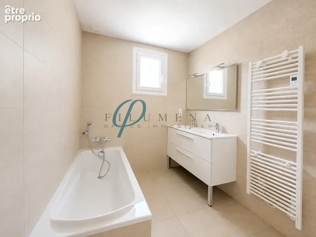 SUCÉ-SUR-ERDRE, maison de plain-pied rénovée au calme, 155 M2, 4 chambres. - photo 10