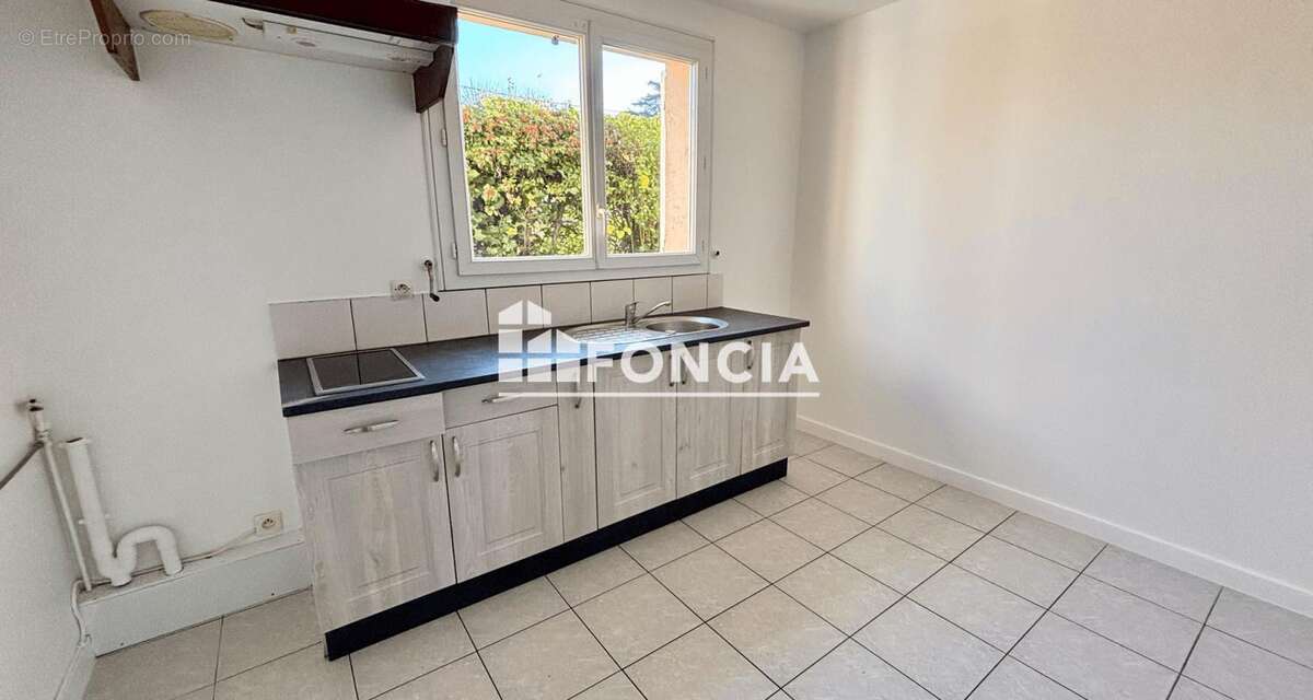 Poitiers faubourg st cyprien -  3 pieces en tres bon etat - photo 3