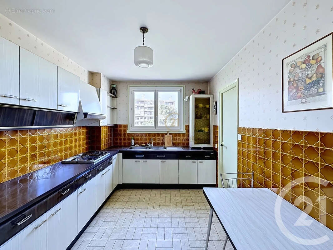 Appartement à LYON-8E