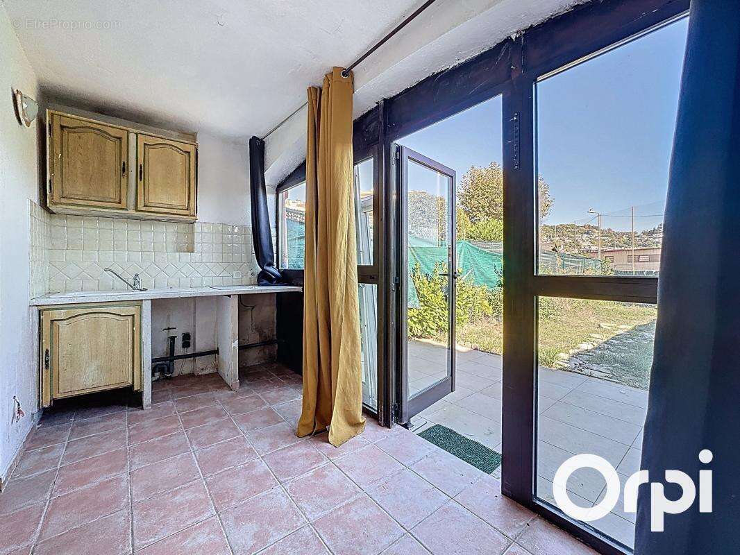 Appartement à VALLAURIS