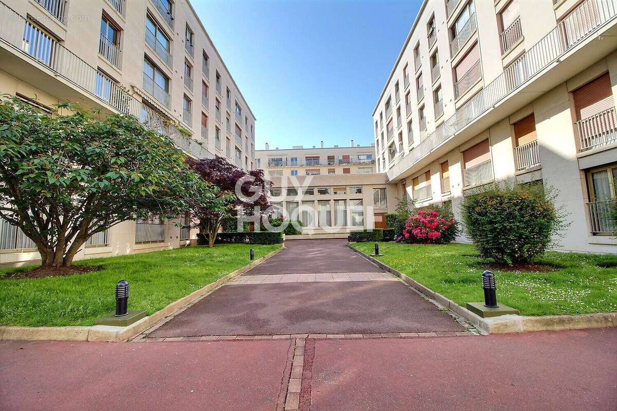 VERSAILLES Grand Siècle , appartement 4 pièces de 118, 79 m². - photo 2