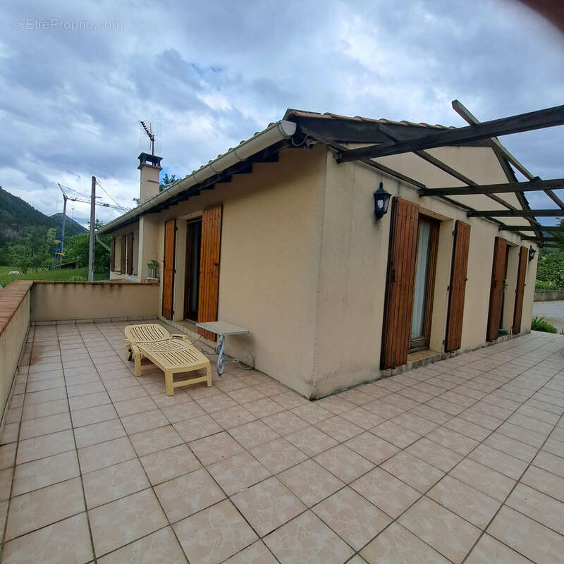 Maison à CORNILLAC