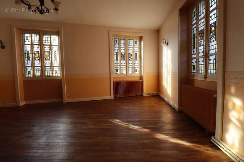 Maison à MAGNAC-LAVAL