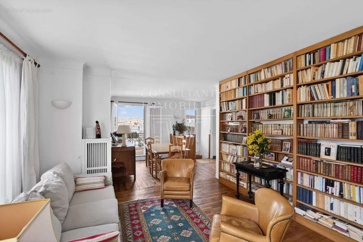 Appartement à PARIS-16E