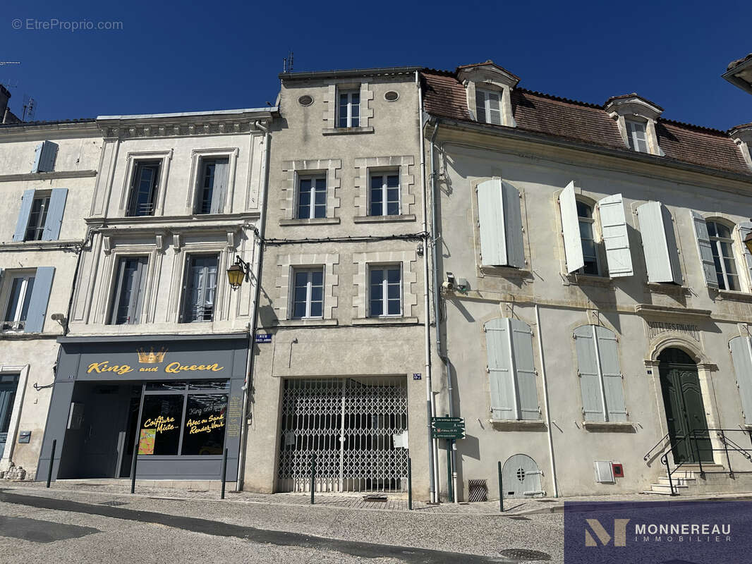 Appartement à BARBEZIEUX-SAINT-HILAIRE