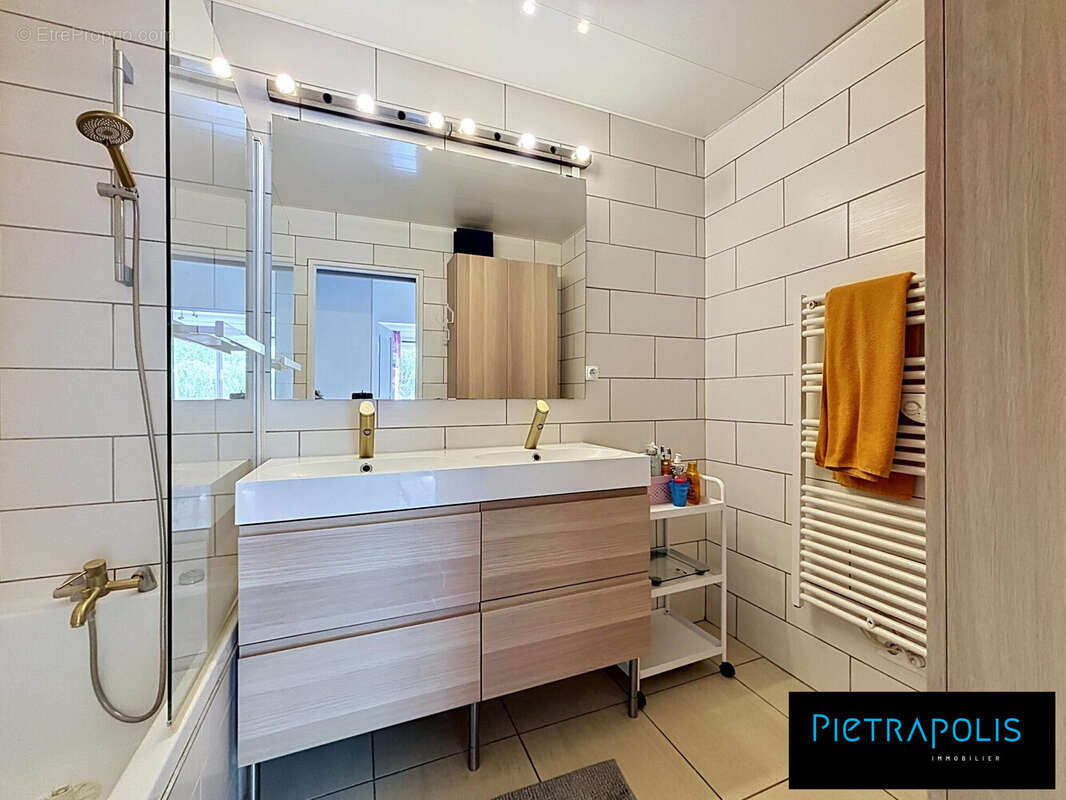 Appartement à DECINES-CHARPIEU