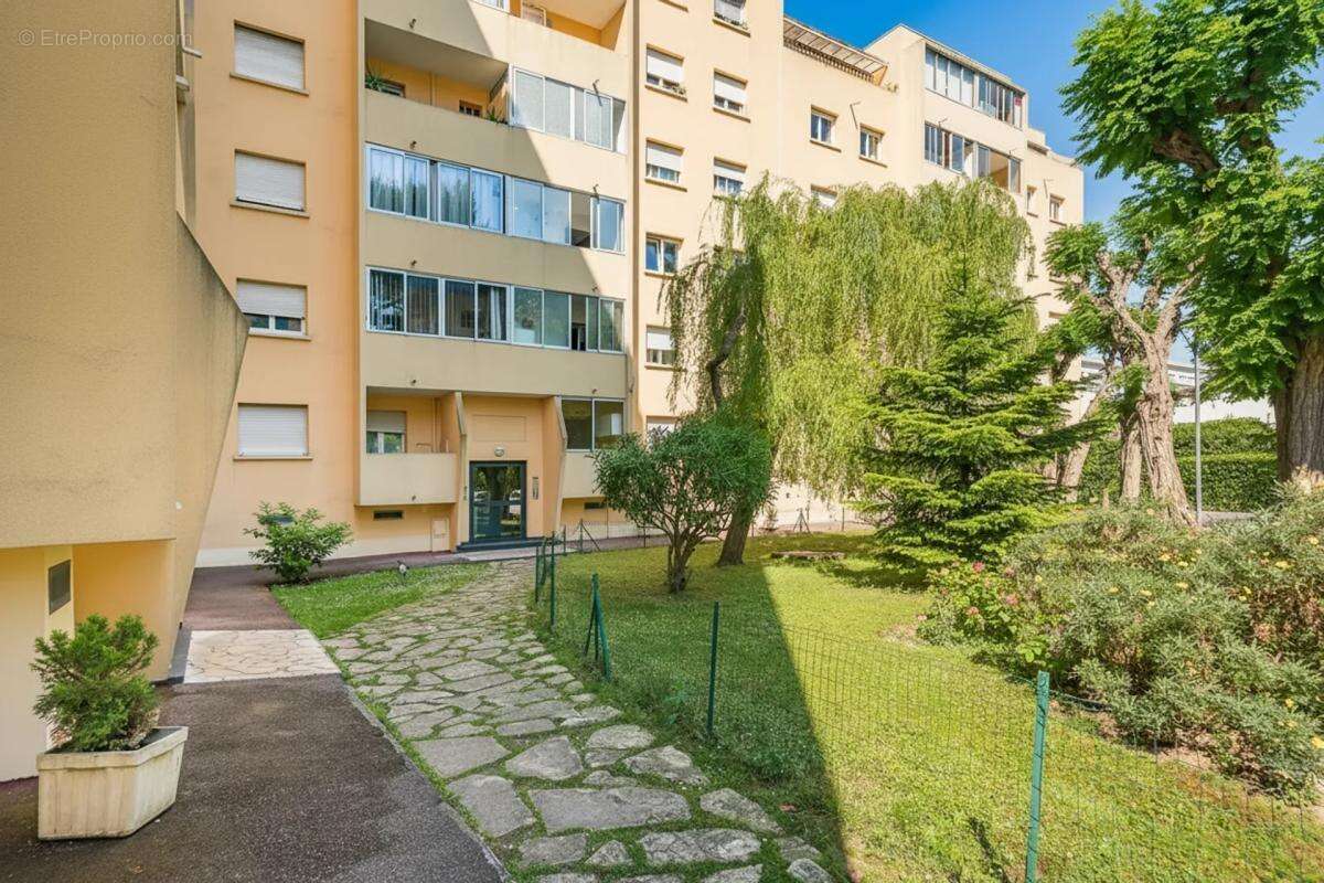 Appartement 3 pièces de 70 m² -  Le Cannet - photo 11