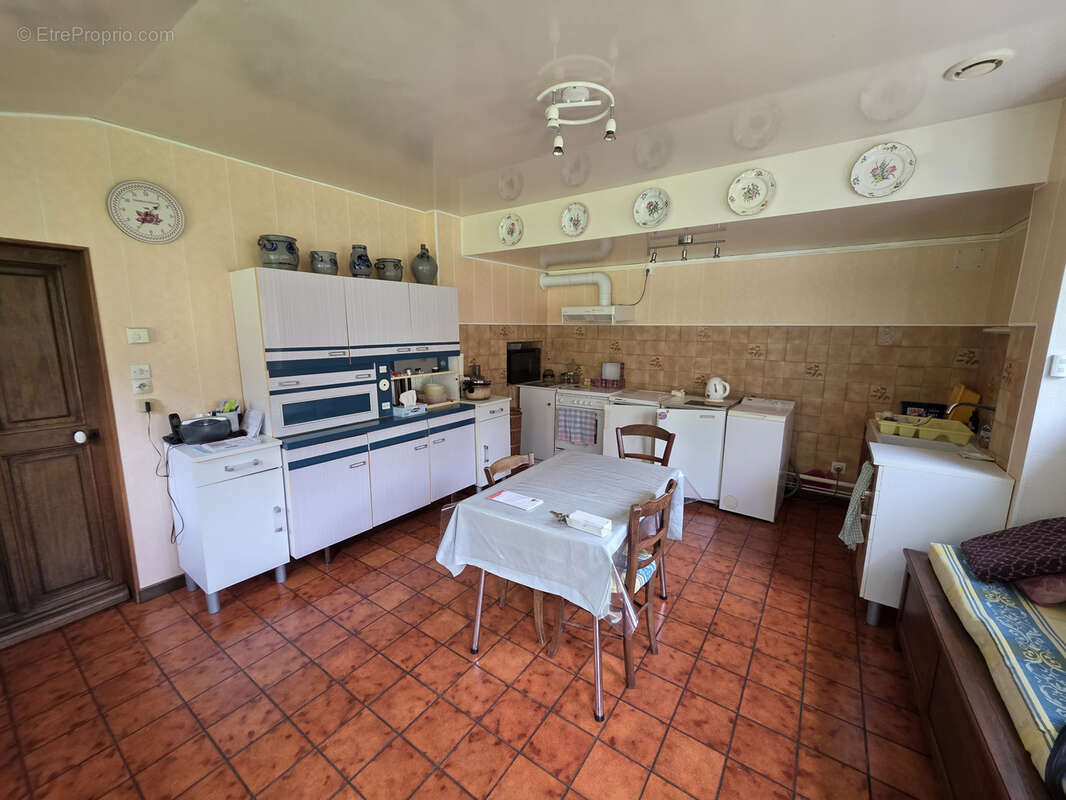 Maison à NEUFCHATEAU