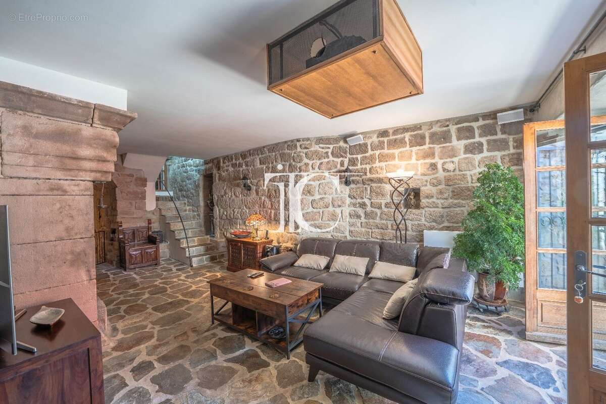 Maison à LABLACHERE
