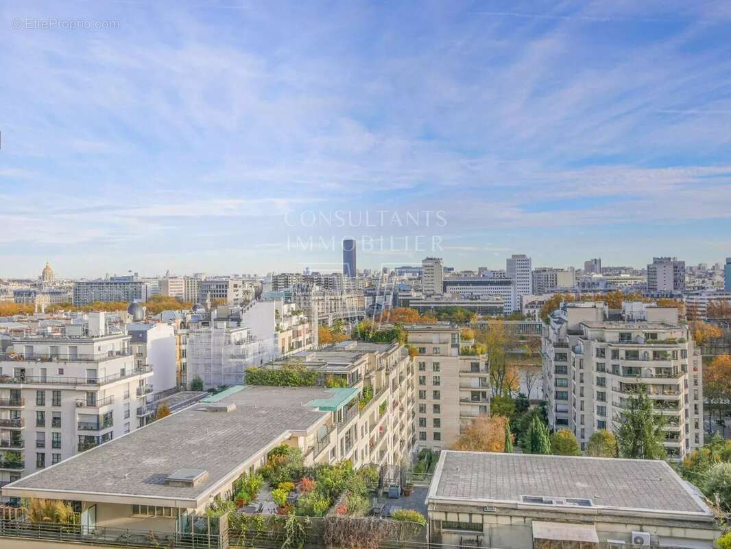 Appartement à PARIS-16E