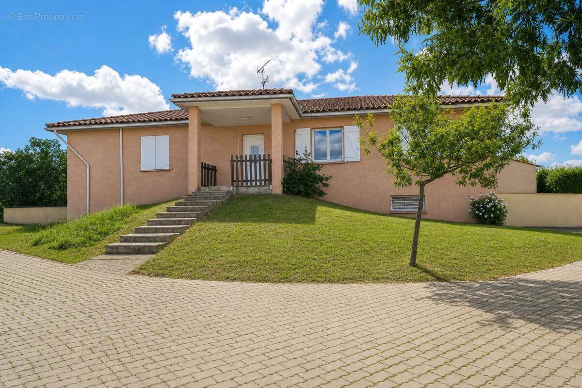 Appartement à PEYRIERE